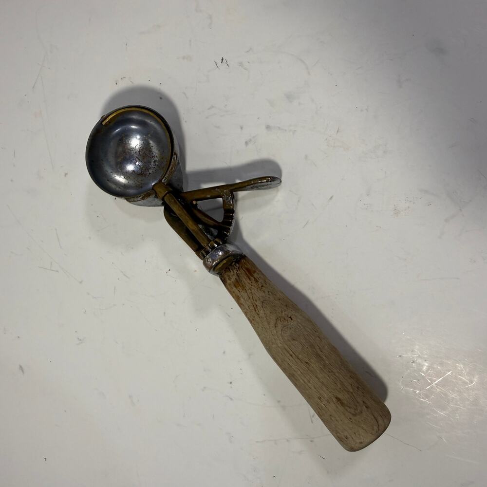 Vintage Wood Handle Ice Cream Cookie Scoop Nostalgia Decor